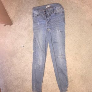 Juniors skinny Lightly washed ripped jeans